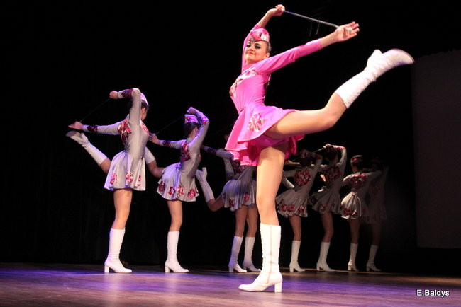 100 mażoretek na jednej scenie (zdjęcia)