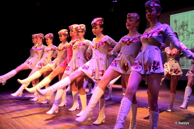 100 mażoretek na jednej scenie (zdjęcia)