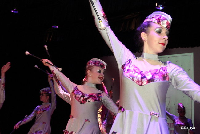 100 mażoretek na jednej scenie (zdjęcia)