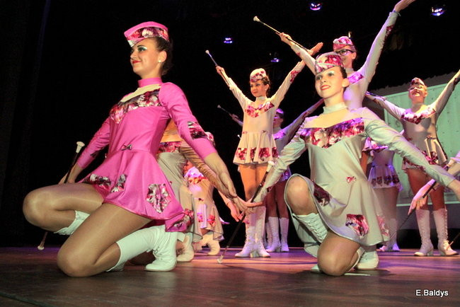 100 mażoretek na jednej scenie (zdjęcia)