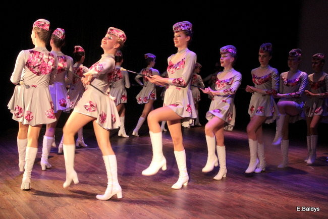 100 mażoretek na jednej scenie (zdjęcia)