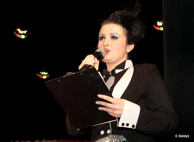 100 mażoretek na jednej scenie (zdjęcia)