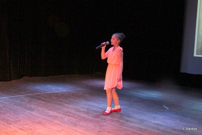 100 mażoretek na jednej scenie (zdjęcia)