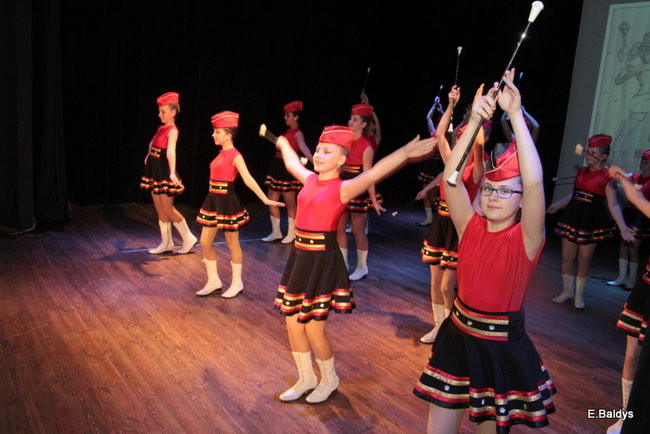 100 mażoretek na jednej scenie (zdjęcia)