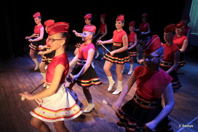 100 mażoretek na jednej scenie (zdjęcia)