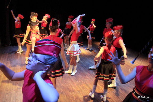 100 mażoretek na jednej scenie (zdjęcia)