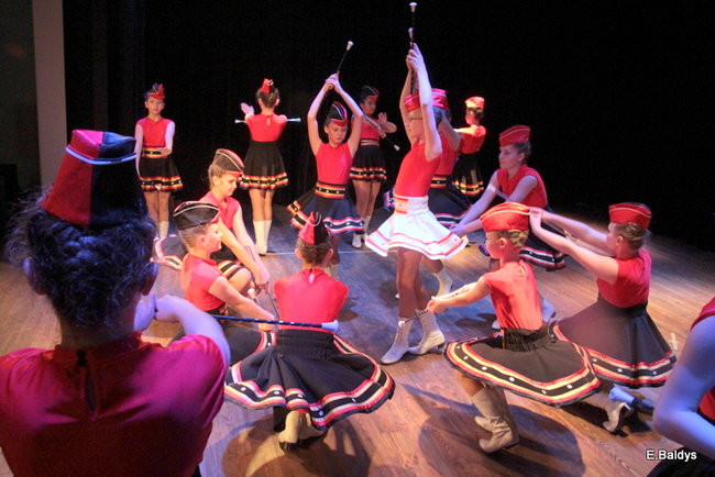 100 mażoretek na jednej scenie (zdjęcia)