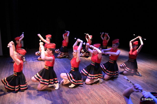 100 mażoretek na jednej scenie (zdjęcia)