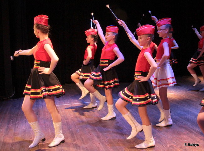 100 mażoretek na jednej scenie (zdjęcia)