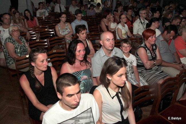 100 mażoretek na jednej scenie (zdjęcia)