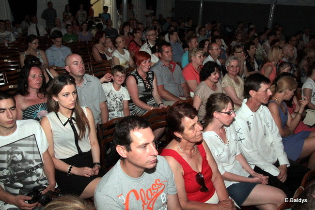 100 mażoretek na jednej scenie (zdjęcia)