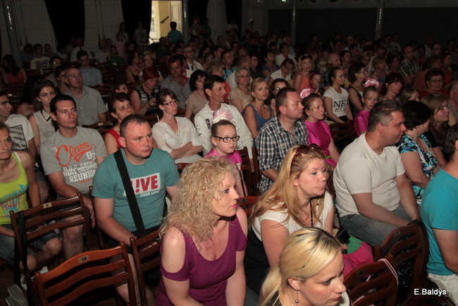 100 mażoretek na jednej scenie (zdjęcia)