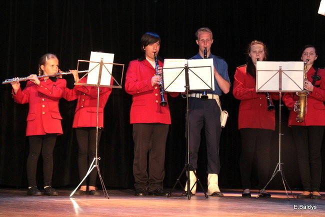 100 mażoretek na jednej scenie (zdjęcia)