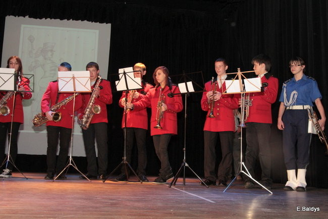 100 mażoretek na jednej scenie (zdjęcia)