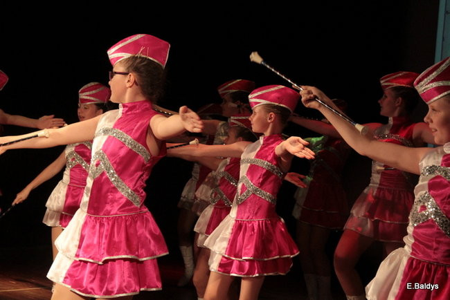 100 mażoretek na jednej scenie (zdjęcia)