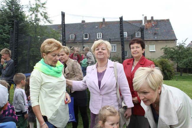 Seniorki w przedszkolu (zdjęcia)