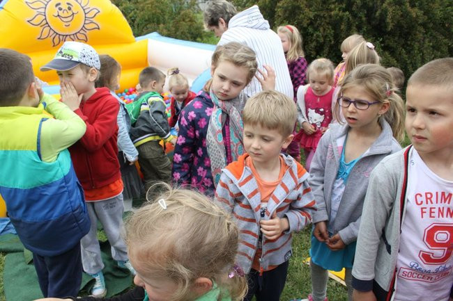 Seniorki w przedszkolu (zdjęcia)