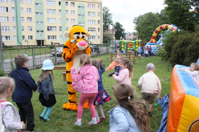 Seniorki w przedszkolu (zdjęcia)