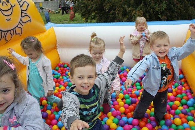 Seniorki w przedszkolu (zdjęcia)