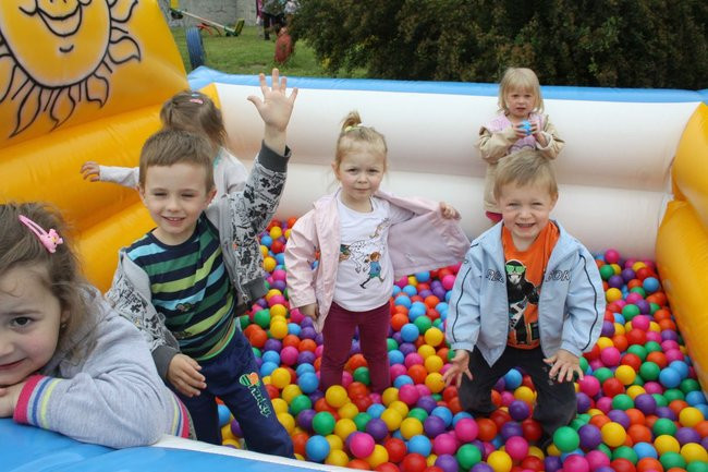 Seniorki w przedszkolu (zdjęcia)