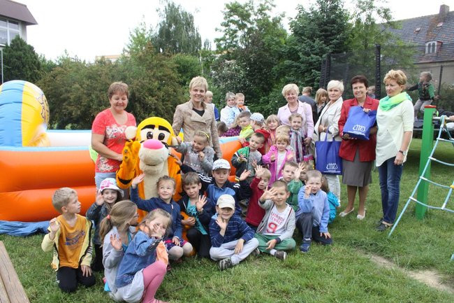 Seniorki w przedszkolu (zdjęcia)