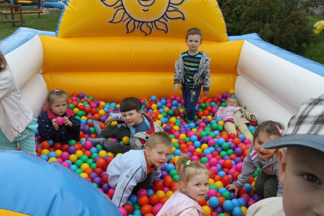 Seniorki w przedszkolu (zdjęcia)