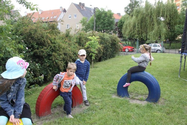 Seniorki w przedszkolu (zdjęcia)