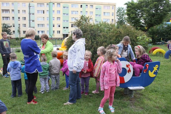 Seniorki w przedszkolu (zdjęcia)
