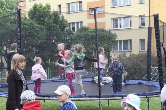 Seniorki w przedszkolu (zdjęcia)