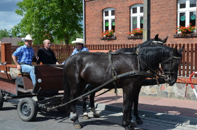 Miłość na festynie w Dłużynie (zdjęcia)