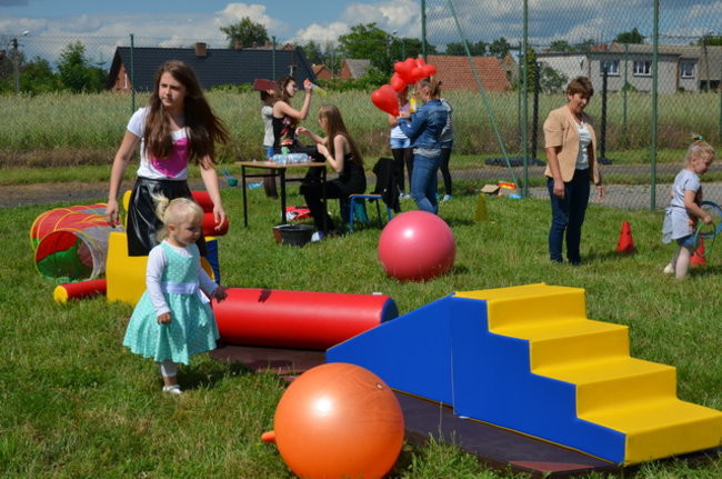 Miłość na festynie w Dłużynie (zdjęcia)