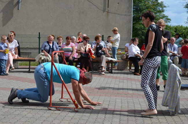 Miłość na festynie w Dłużynie (zdjęcia)