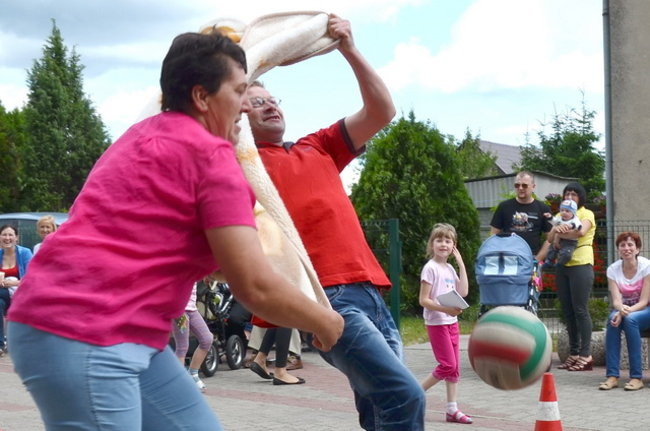 Miłość na festynie w Dłużynie (zdjęcia)