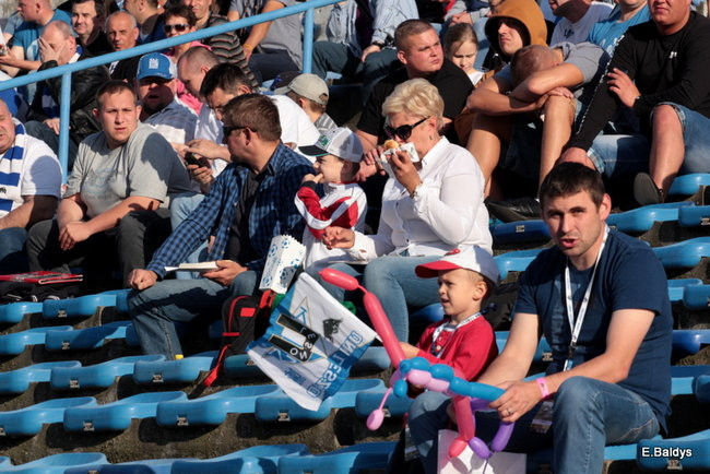 Kibice przepraszają prezesa Unii Leszno (zdjęcia)