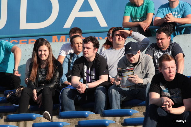 Kibice przepraszają prezesa Unii Leszno (zdjęcia)