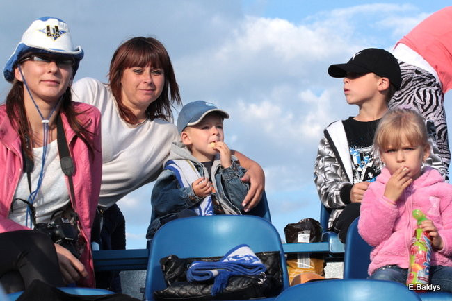 Kibice przepraszają prezesa Unii Leszno (zdjęcia)