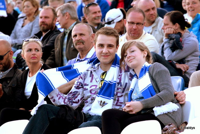 Kibice przepraszają prezesa Unii Leszno (zdjęcia)