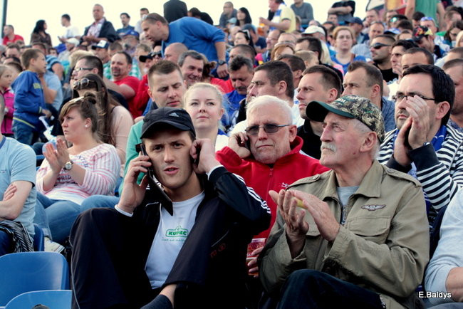 Kibice przepraszają prezesa Unii Leszno (zdjęcia)
