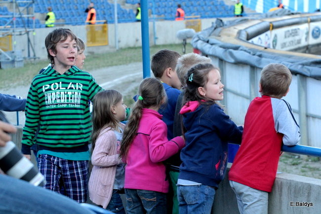 Kibice przepraszają prezesa Unii Leszno (zdjęcia)