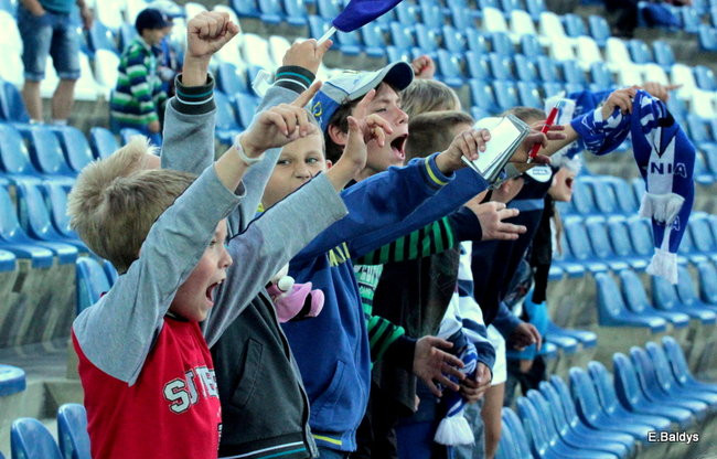 Kibice przepraszają prezesa Unii Leszno (zdjęcia)