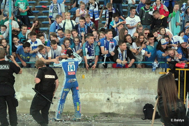 Kibice przepraszają prezesa Unii Leszno (zdjęcia)