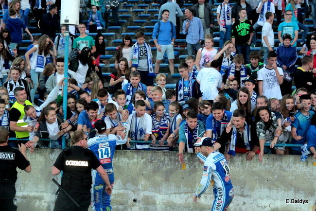 Kibice przepraszają prezesa Unii Leszno (zdjęcia)