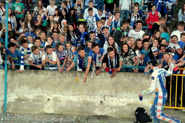 Kibice przepraszają prezesa Unii Leszno (zdjęcia)