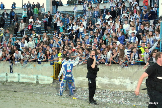 Kibice przepraszają prezesa Unii Leszno (zdjęcia)