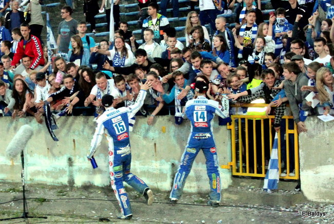 Kibice przepraszają prezesa Unii Leszno (zdjęcia)