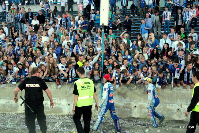 Kibice przepraszają prezesa Unii Leszno (zdjęcia)