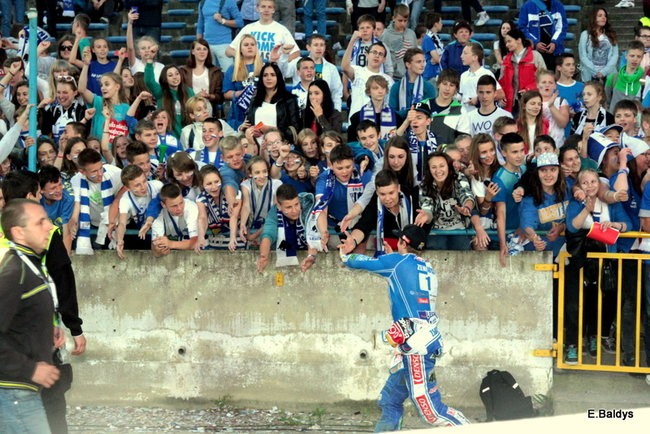 Kibice przepraszają prezesa Unii Leszno (zdjęcia)