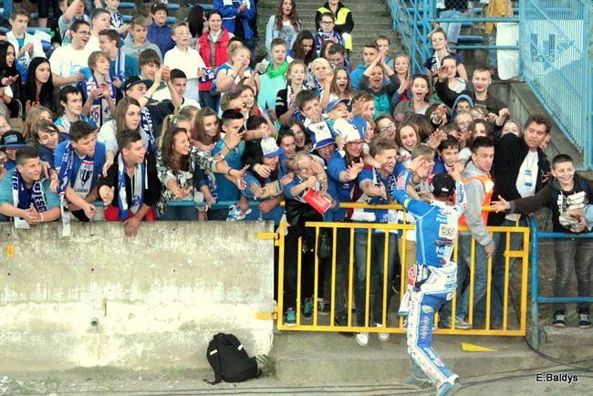 Kibice przepraszają prezesa Unii Leszno (zdjęcia)