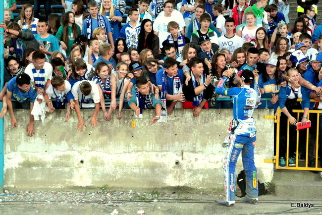 Kibice przepraszają prezesa Unii Leszno (zdjęcia)