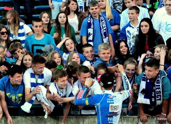 Kibice przepraszają prezesa Unii Leszno (zdjęcia)